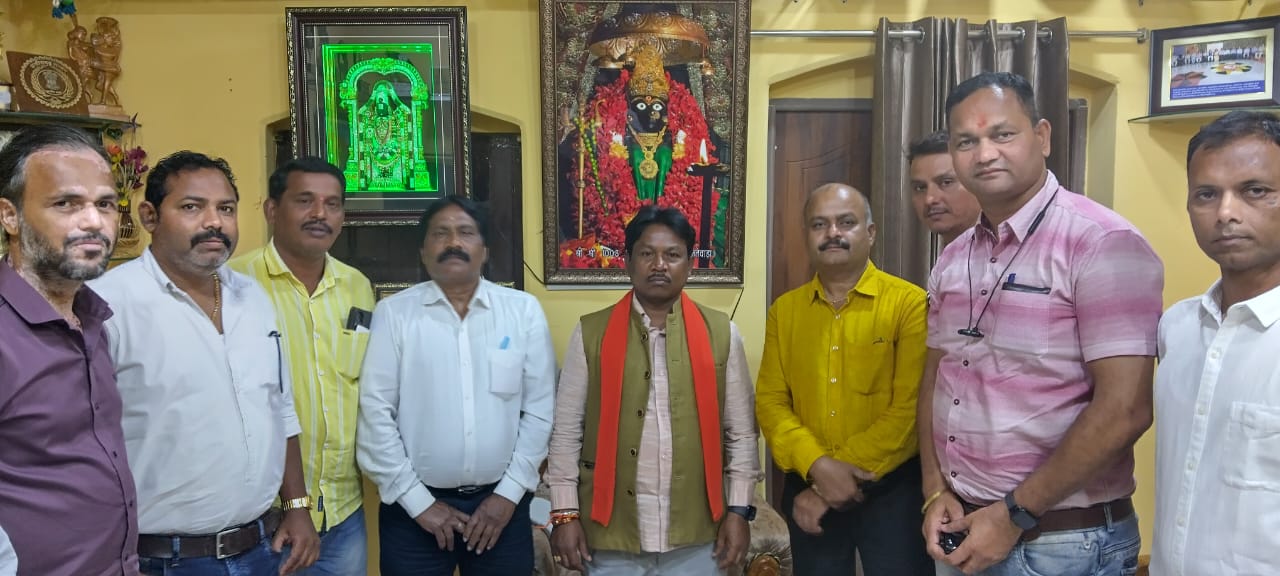 रावघाट से जगदलपुर रेल लाइन परियोजना स्वीकृत होने पर खदान मजदूर संघ किरंदुल द्वारा बस्तर सांसद का किया गया अभिनन्दन
