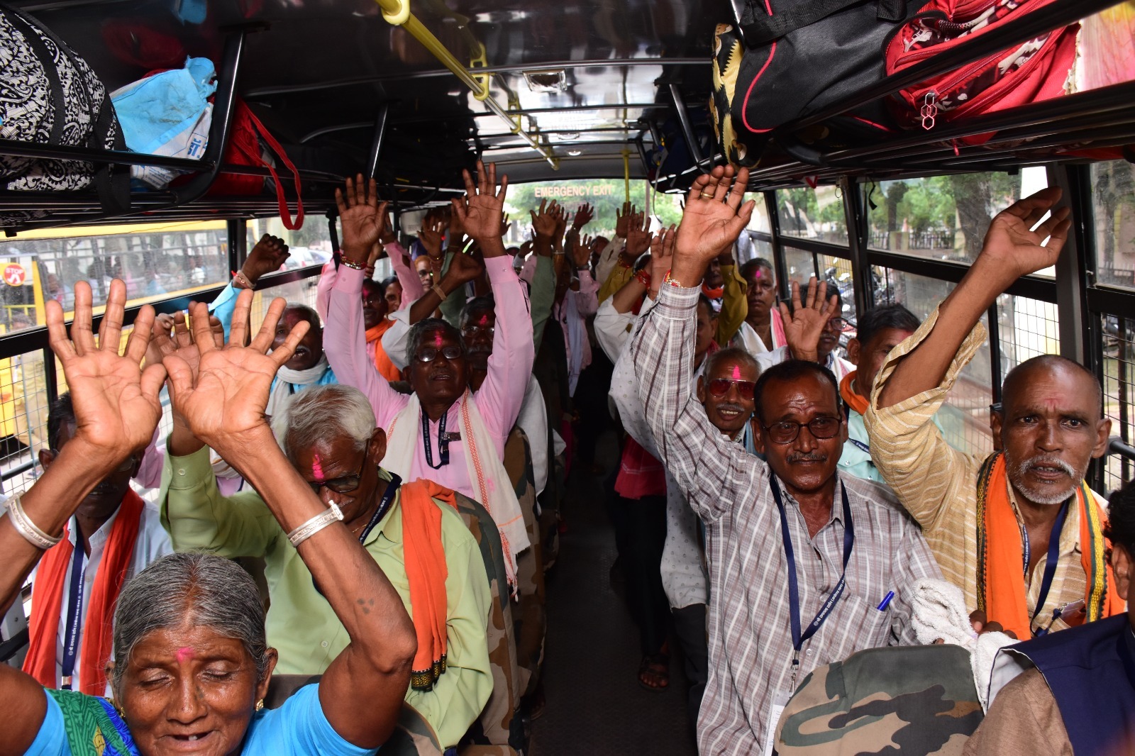 श्री रामलला दर्शन योजना: पूर्व सांसद ने श्रद्धालुओं की बस को हरी झंडी दिखाकर दुर्ग रेल्वे स्टेशन के लिए किया रवाना