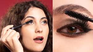 रोजाना मस्कारा लगाना आँखों के लिए कितना सहीं? आइए जानते हैं 