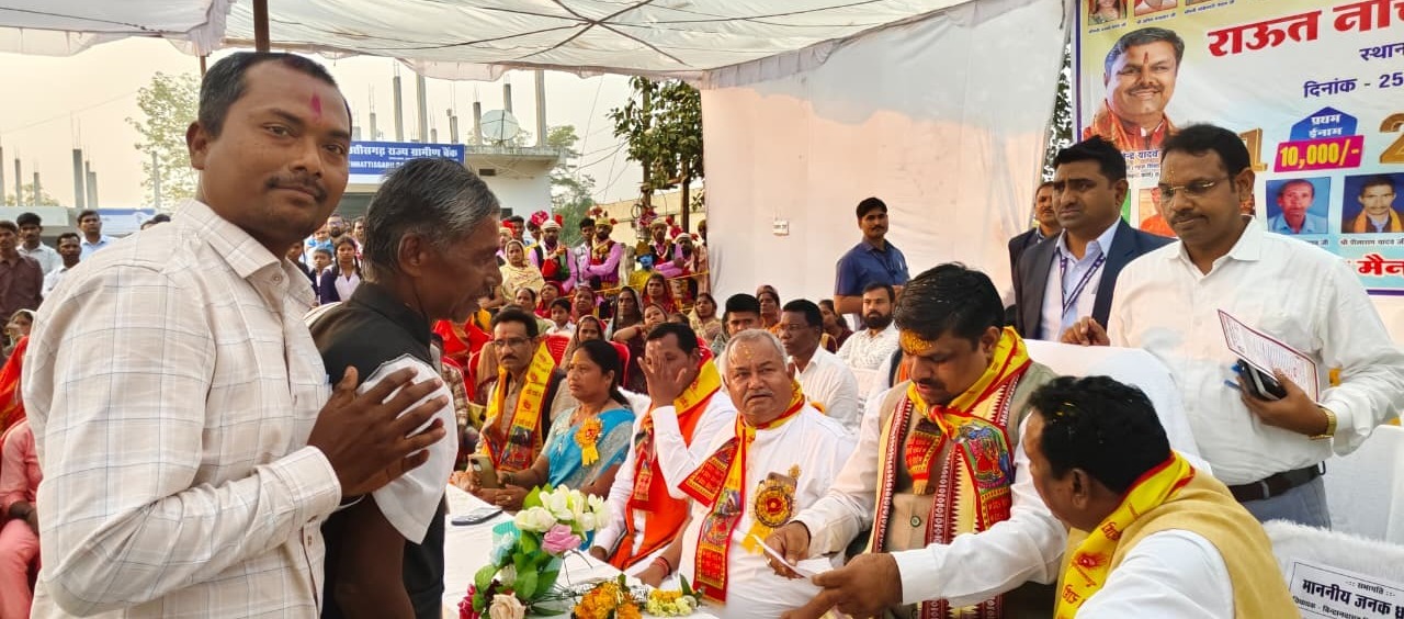 रूवाड़ में स्कूल भवन की कमी गहराती समस्या, सरपंच ने शिक्षा मंत्री को सौंपा आवेदन,शिक्षा मंत्री बोले—जल्द मिलेगा नए भवन का अनुमोदन