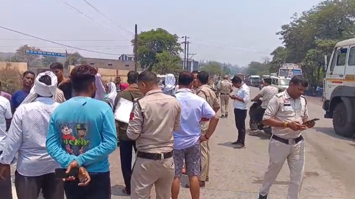 रायगढ़ में दर्दनाक हादसा: तेज रफ्तार ट्रेलर की चपेट में दादा-पोती, 14 साल की बच्ची की मौके पर मौत