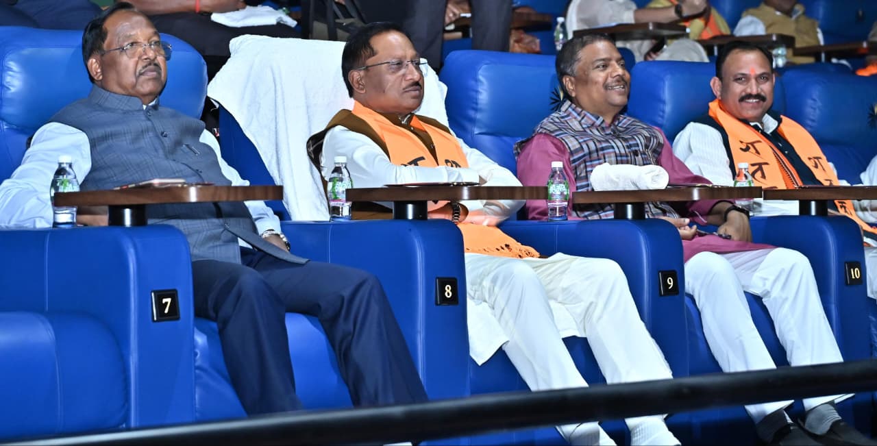  मुख्यमंत्री साय ने संघ की 100 वर्षों की गौरवगाथा पर आधारित फिल्म शतक को छत्तीसगढ़ में टैक्स-फ्री करने की घोषणा की