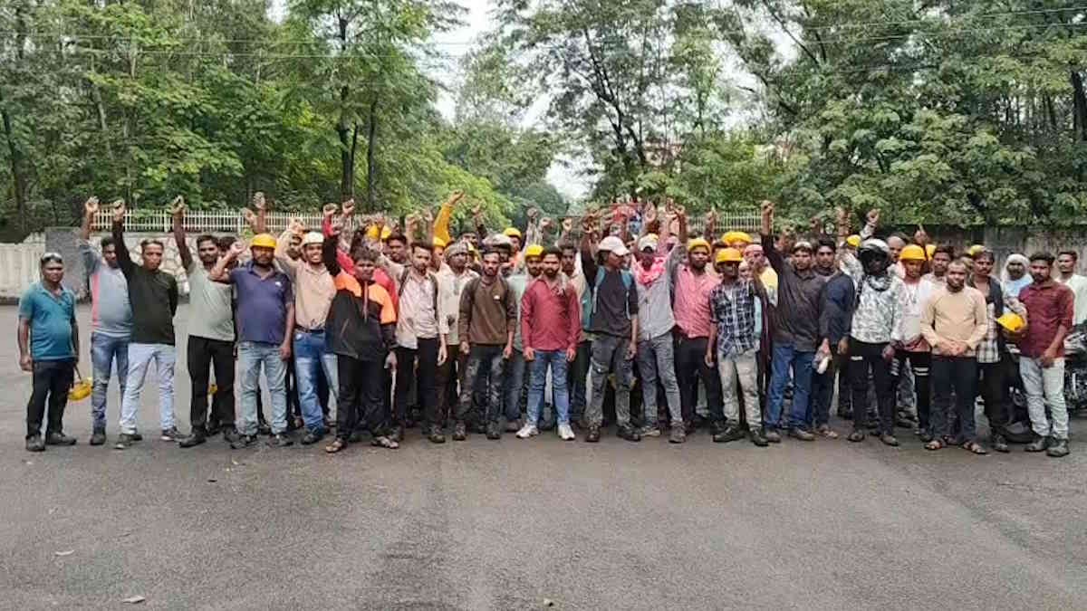  -1पहले वेतन, फिर काम-1... 150 श्रमिकों की हड़ताल से SECL गेवरा का बड़ा प्रोजेक्ट ठप, कंपनी के खिलाफ जोरदार प्रदर्शन