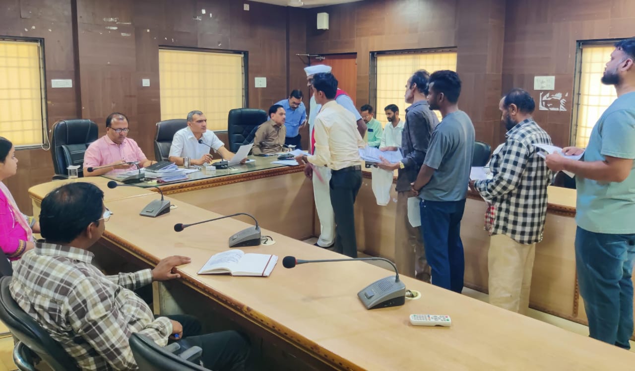 जनदर्शन में विभिन्न शिकायत एवं समस्याओं से संबंधित 31 आवेदन प्राप्त हुए