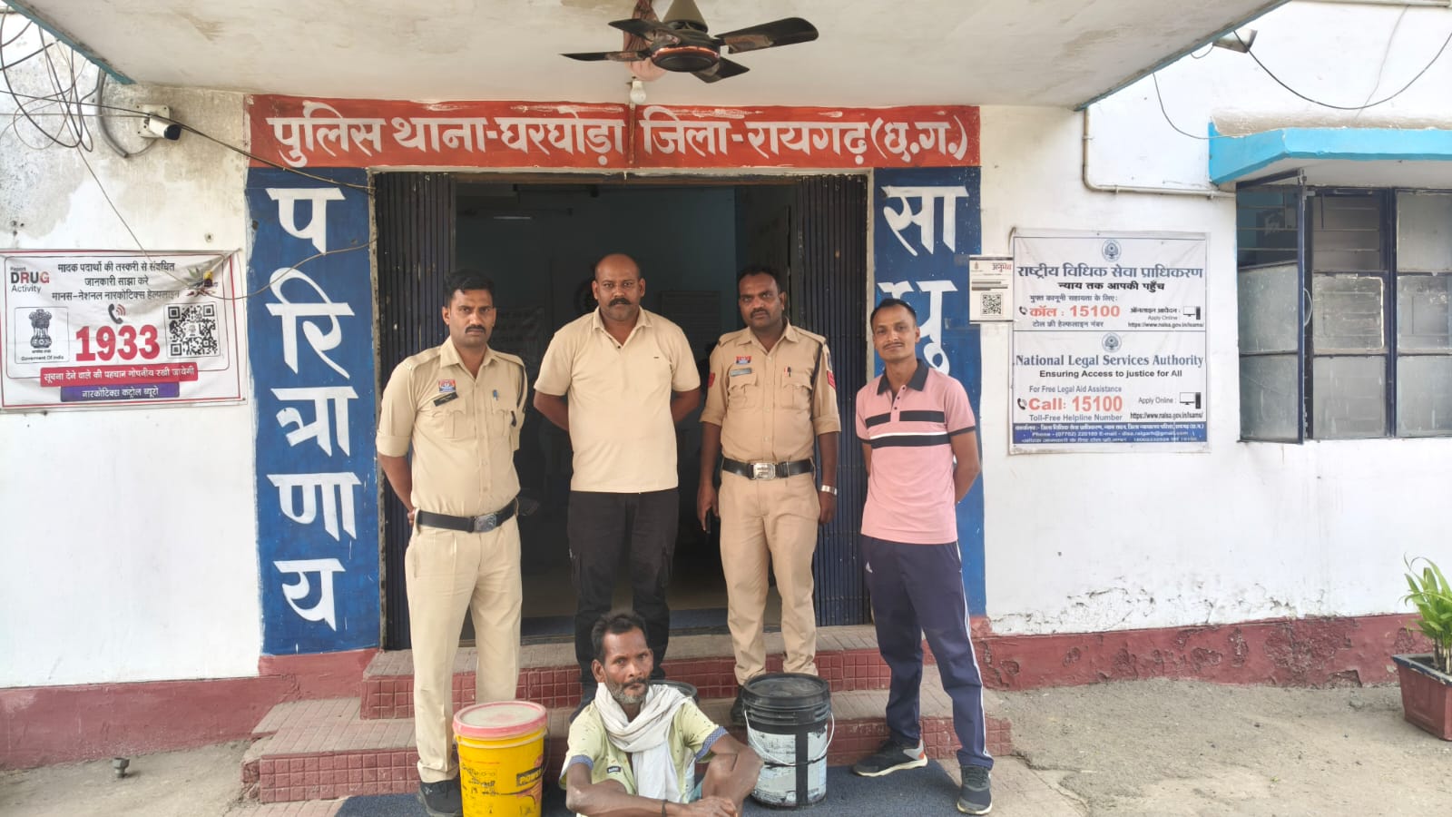 ऑपरेशन आघात के तहत घरघोड़ा पुलिस की बड़ी कार्रवाई, 60 लीटर कच्ची महुआ शराब जब्त