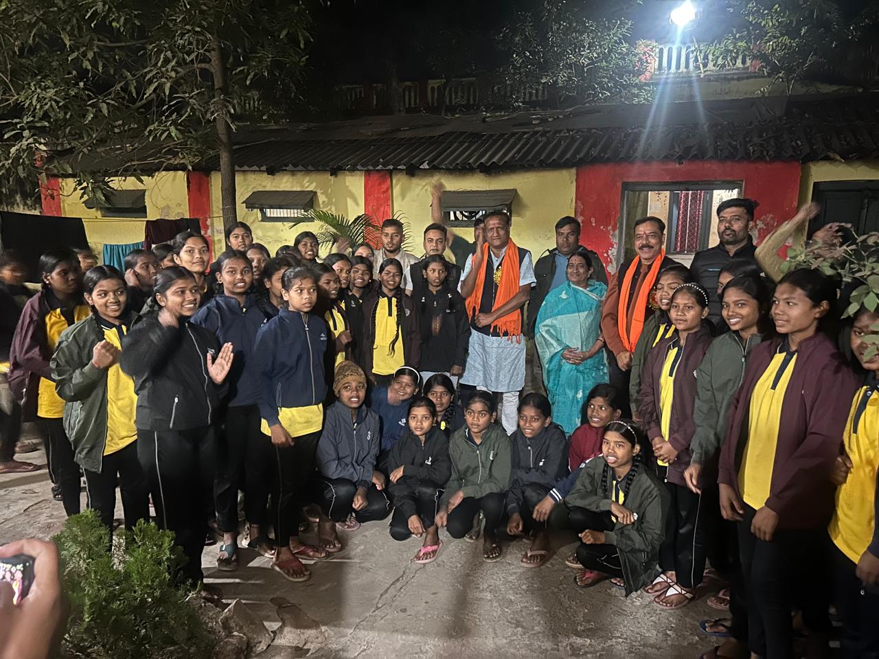 117 छात्रावासों में 5027 बच्चों को मिला स्वेटर ठंड में मिली राहत, बच्चों के चेहरों पर लौटी मुस्कान