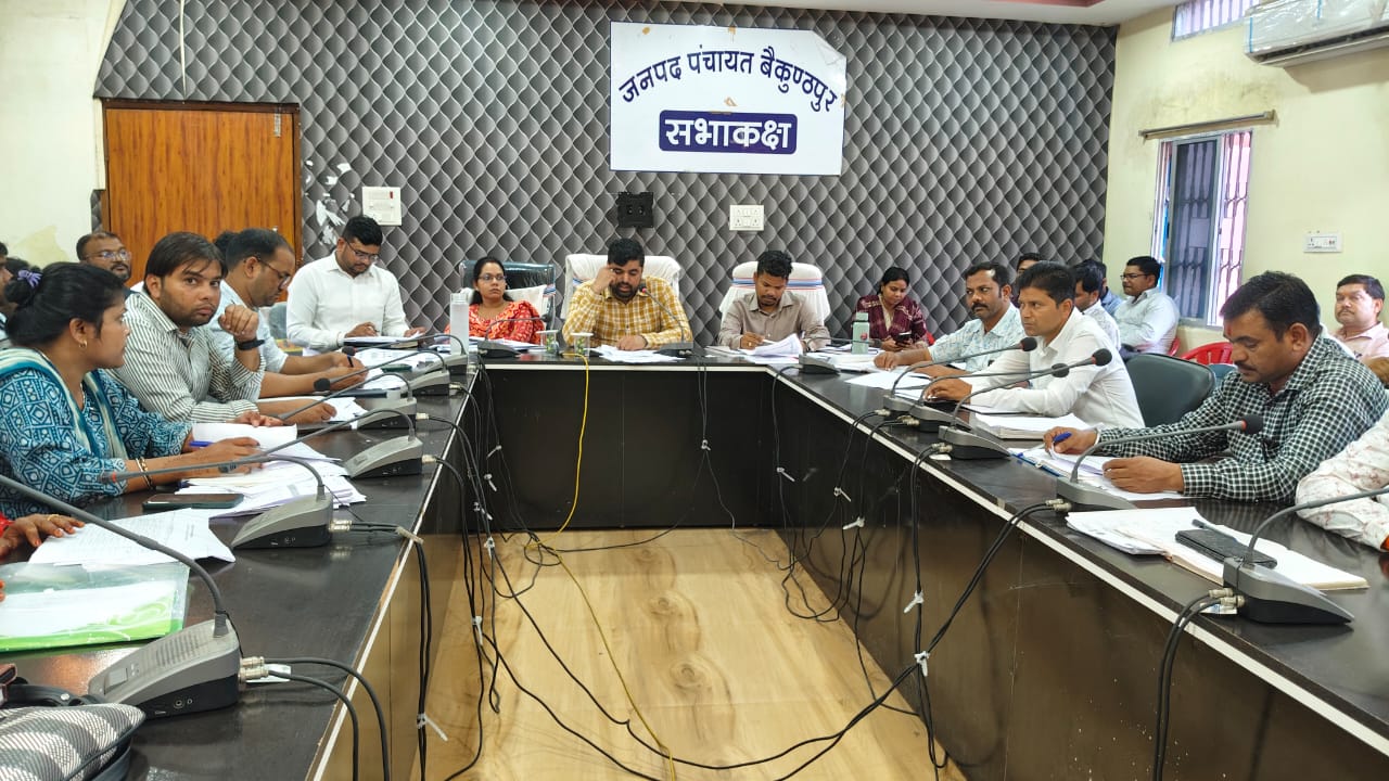 जनहितकारी योजनाओं के क्रियान्वयन में समय-सीमा सर्वाधिक महत्वपूर्ण : डॉ. आशुतोष चतुर्वेदी