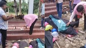 बर्थडे के दिन बेटी का अंतिम संस्कार,पिता ने पहले केक काटा फिर दी मुखाग्नि 
