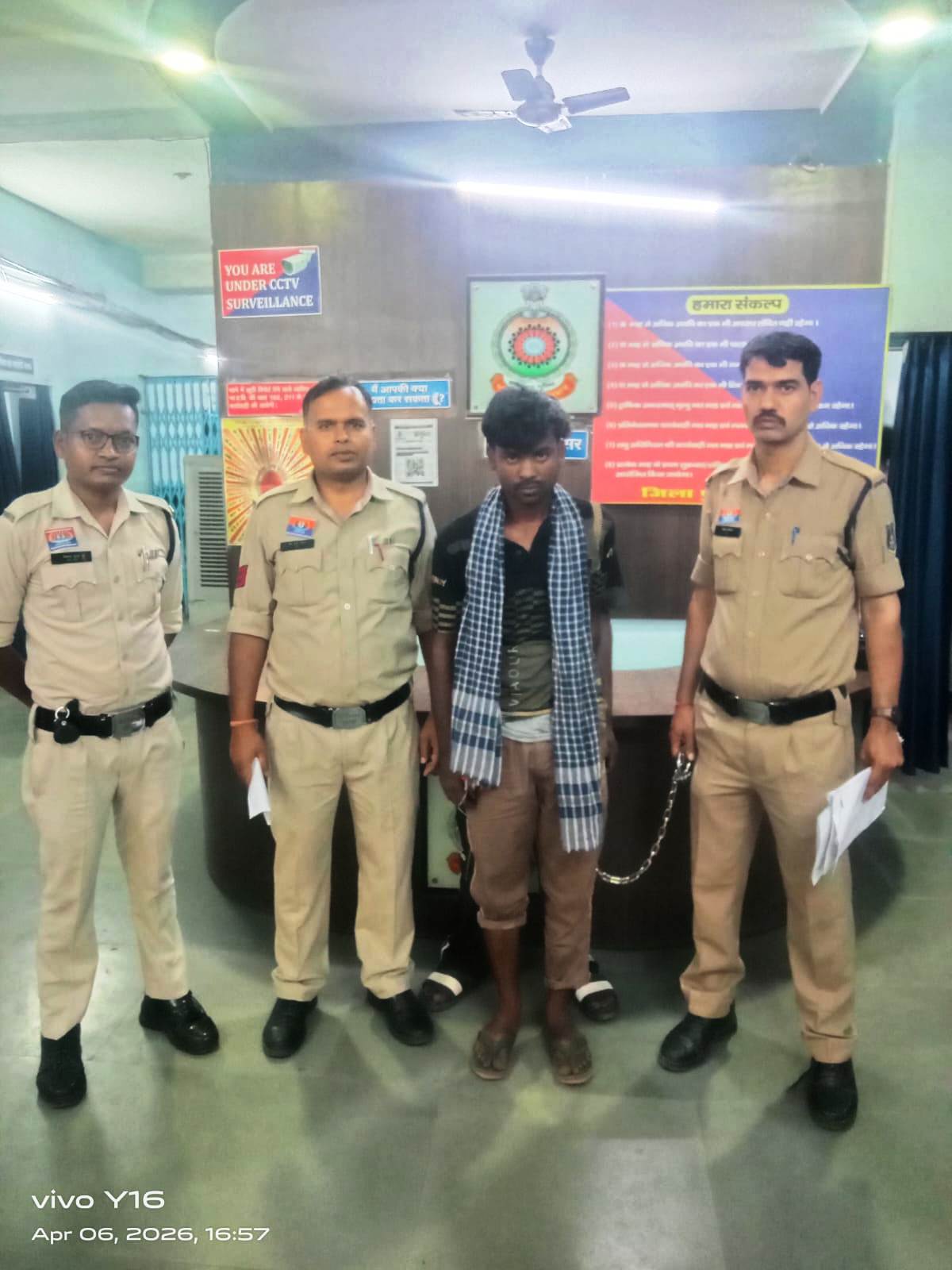 रायगढ़ पुलिस की बड़ी कार्रवाई: ‘ऑपरेशन शंखनाद’ के तहत 6 गौवंश मुक्त, एक आरोपी गिरफ्तार