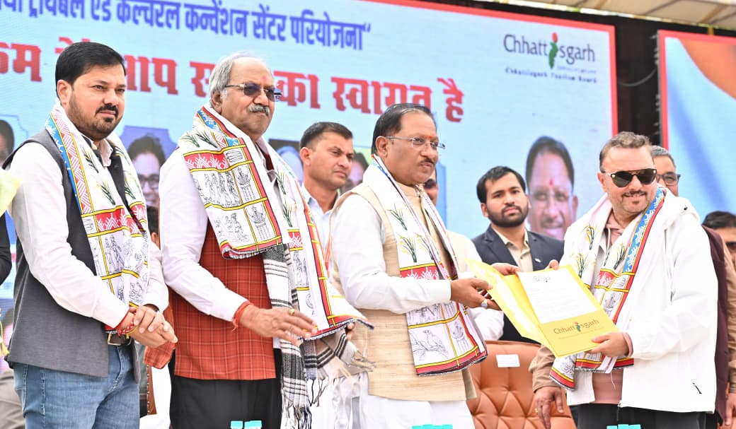 मुख्यमंत्री साय ने चित्रोत्पला फिल्म सिटी एवं ट्राइबल एंड कल्चरल कन्वेंशन सेंटर का किया भूमि पूजन