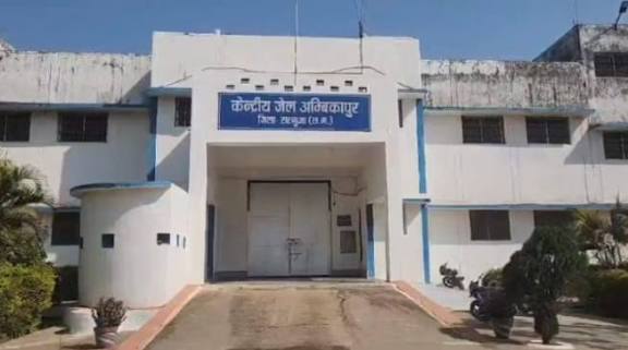 मेडिकल कॉलेज के जेल से दो कैदी फरार,पुलिस के दो जवान सस्पेंड


