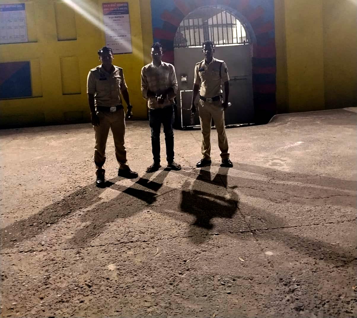  महुआ बीनने गई बालिका से छेड़छाड़ की घटना में त्वरित कार्रवाई, आरोपी गिरफ्तार
