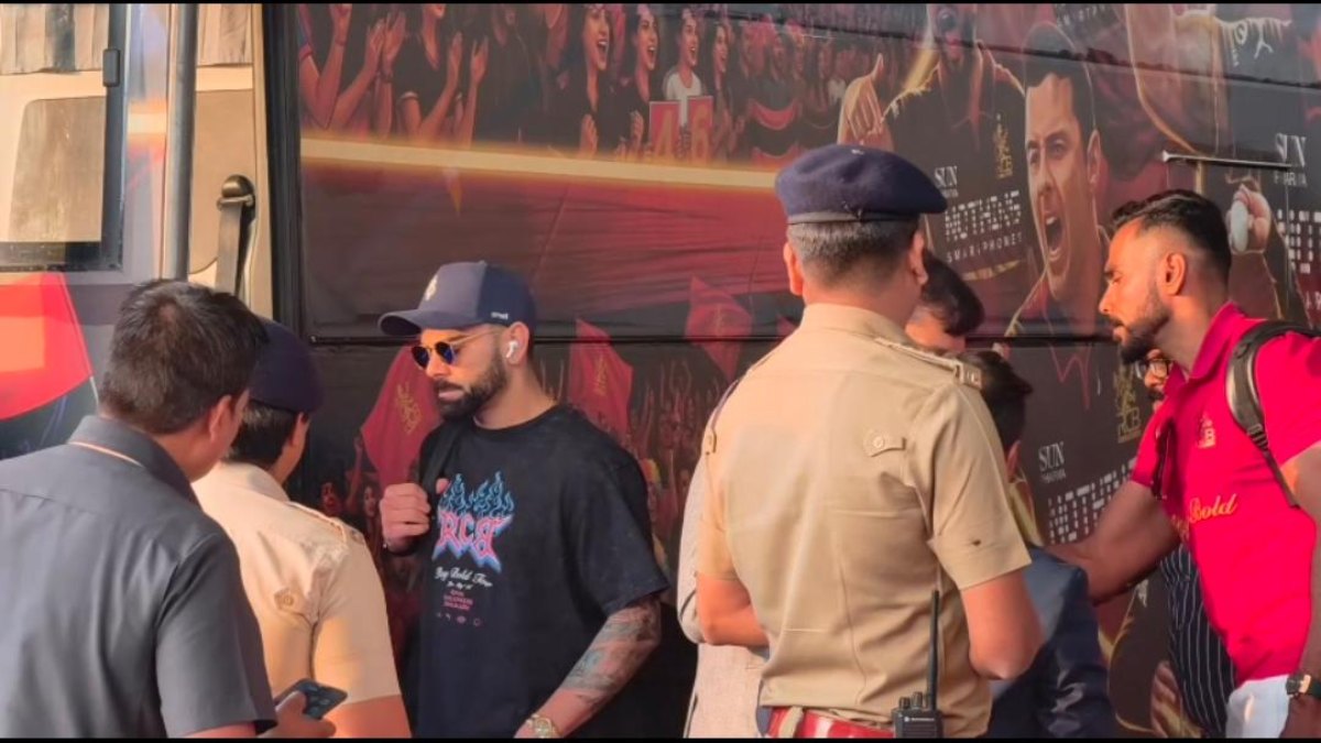 RCB टीम की रायपुर में एंट्री, विराट कोहली के स्वागत में एयरपोर्ट बना फैन जोन