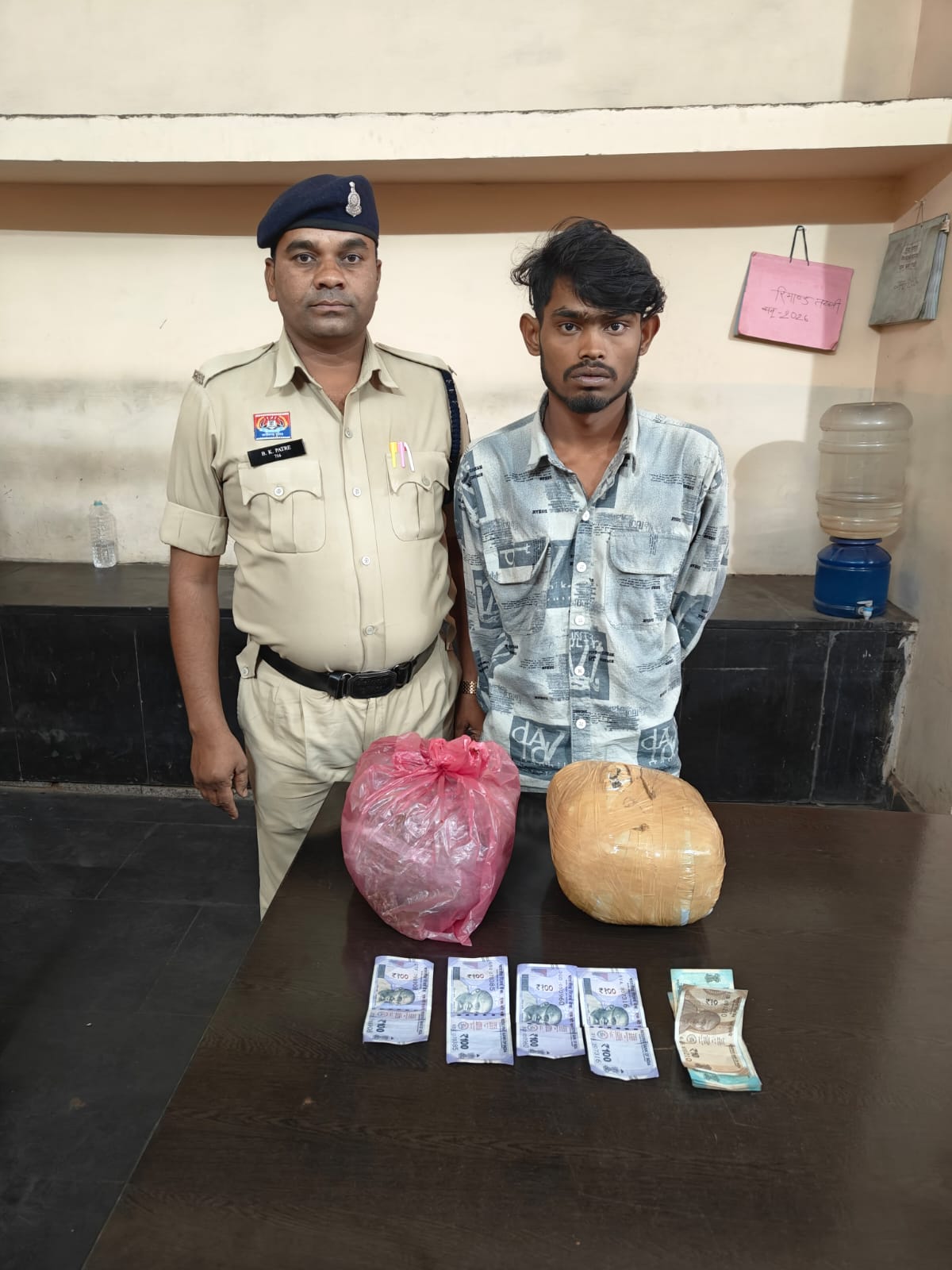  08 किलो 321 ग्राम गांजा के साथ 01 अंतर्राज्यीय आरोपी सहित कुल 02 गिरफ्तार