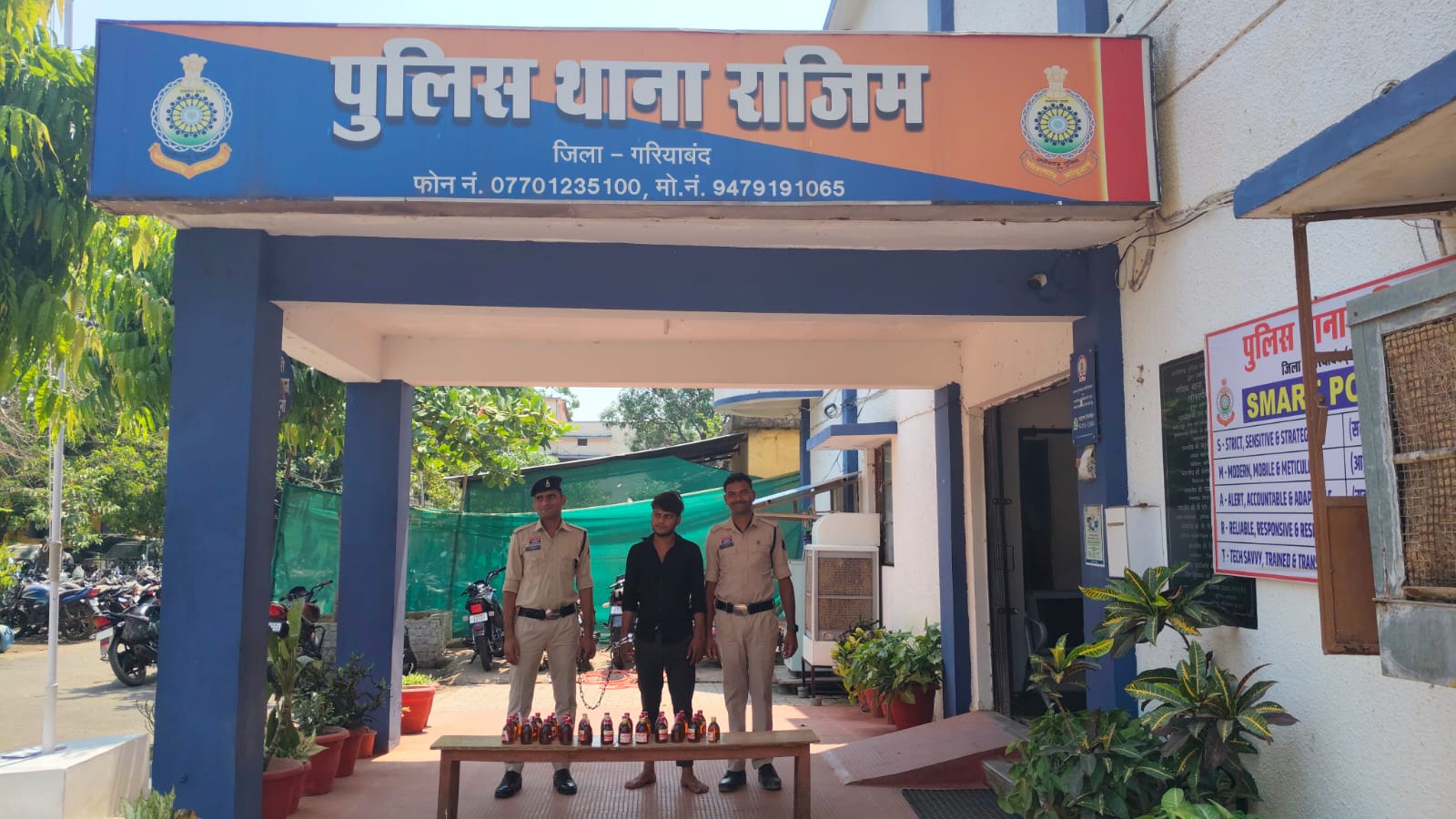 नशे के खिलाफ ‘नया सवेरा’ अभियान: राजिम पुलिस ने 6 लीटर से ज्यादा शराब के साथ युवक पकड़ा