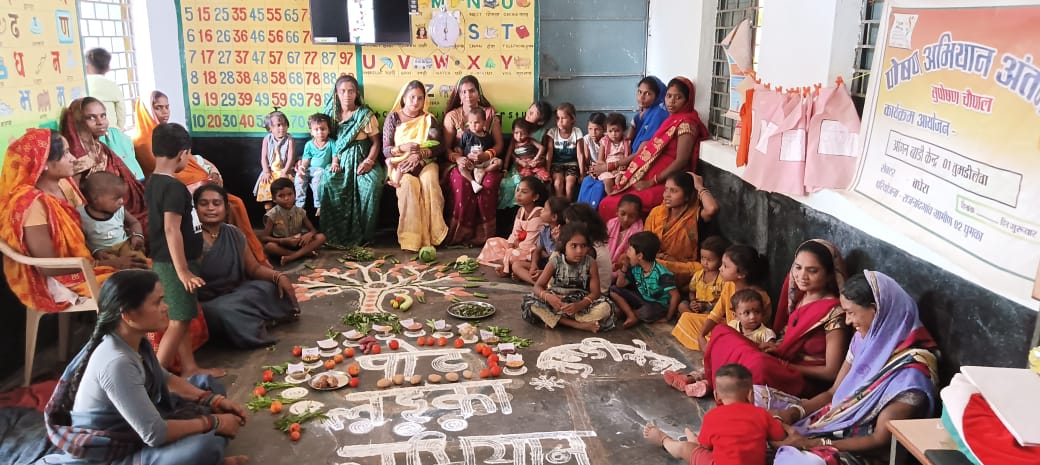 पोट्ठ लईका अभियान अंतर्गत आंगनबाड़ी केंद्रों में जाकर पालक चौपाल में शामिल होने के लिए कहा


