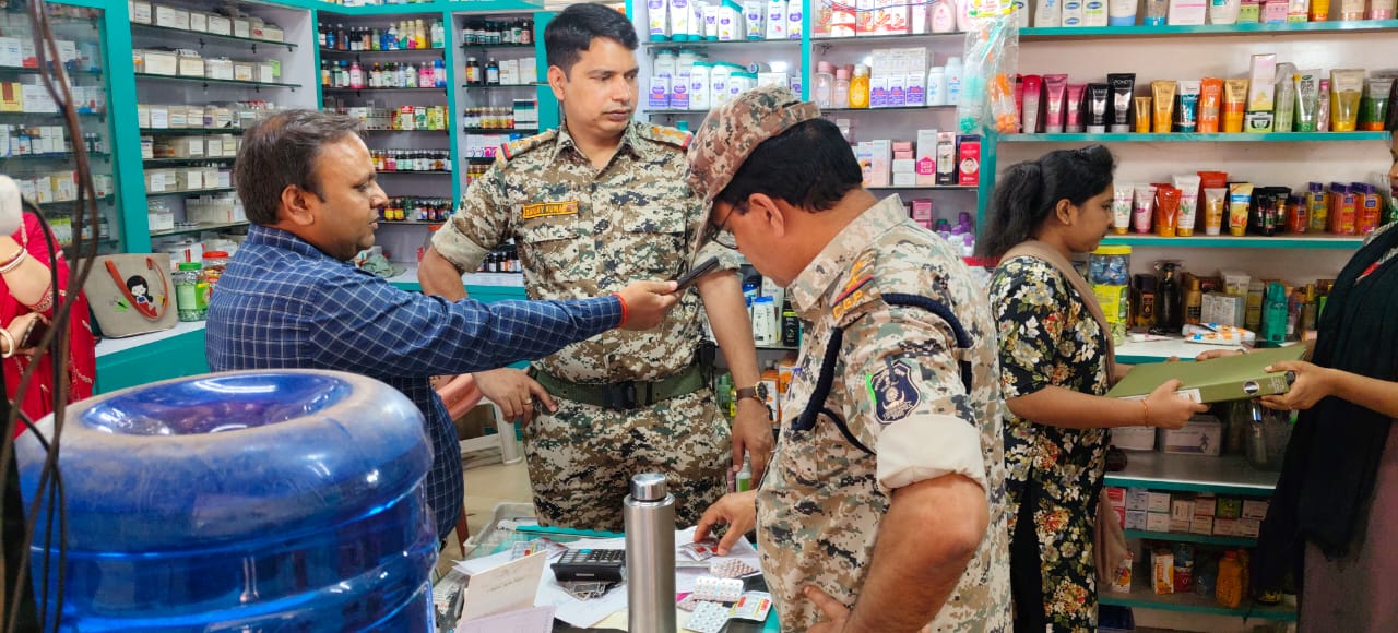 किरंदुल में दवा दुकानों पर प्रशासन की बड़ी कार्रवाई, नारकोटिक्स दवाओं की सघन जांच