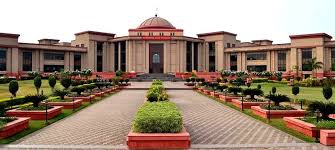 छ.ग.हाईकोर्ट ने सेवानिवृत्त पुलिसकर्मियों की याचिका पर SSP को अवमानना नोटिस किया जारी, जानिए पूरा मामला…