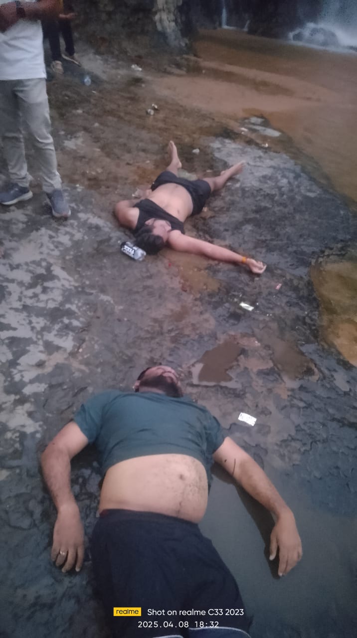 अमृतधारा जलप्रपात में दो लोगों की डूबने से मौत