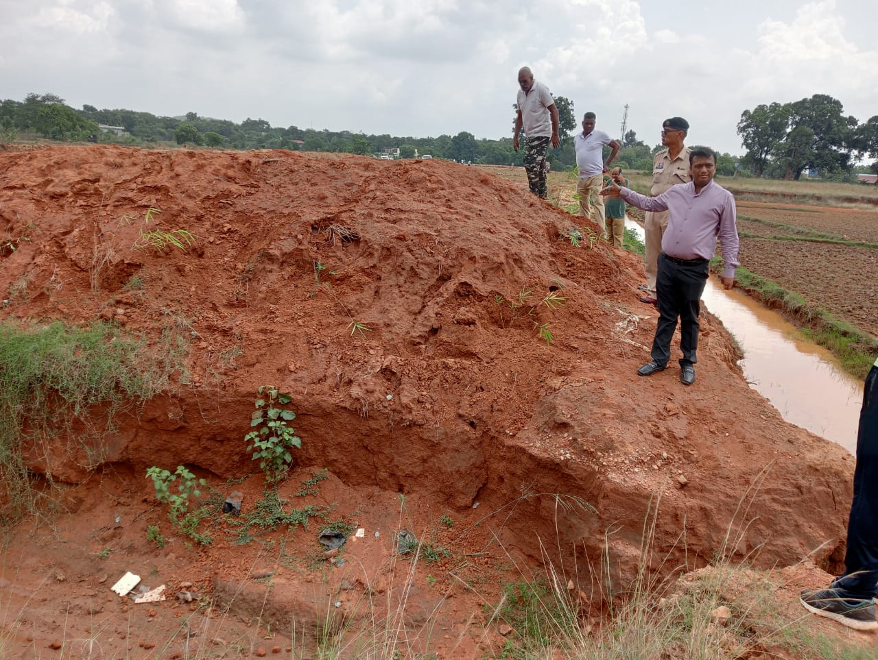  रायगढ़ पुलिस लाइन के फायरिंग रेंज में वृक्षारोपण
