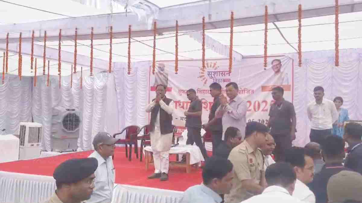 कोरबा के मदनपुर में उतरा सीएम का हेलीकॉप्टर, विष्णुदेव साय सुनेंगे लोगों की समस्याएं और करेंगे समाधान