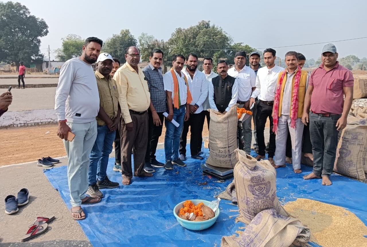 धान उपार्जन केंद्र भिलाई बाज़ार में धान खरीदी का शुभारंभ किया गया
