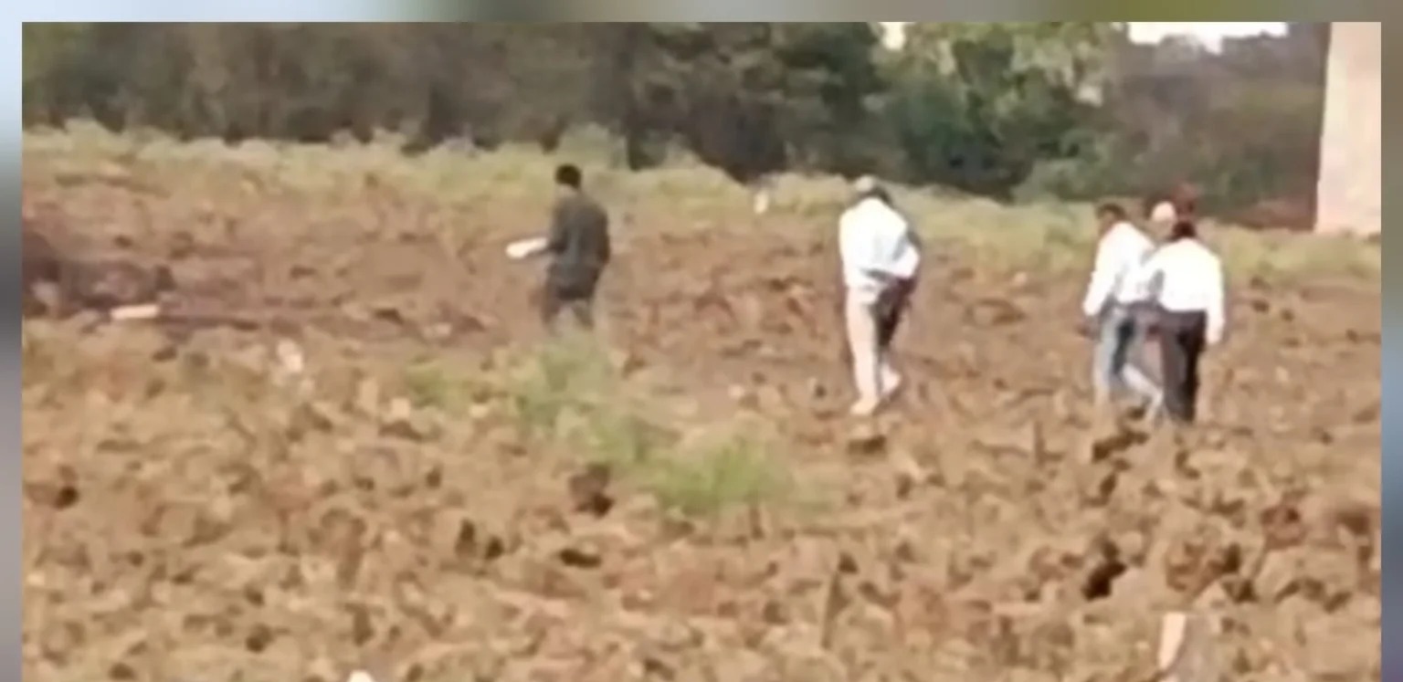 कालिका नगर में जमीन पर कब्जे की कोशिश, टेंट लगाकर किसानों को धमकाया