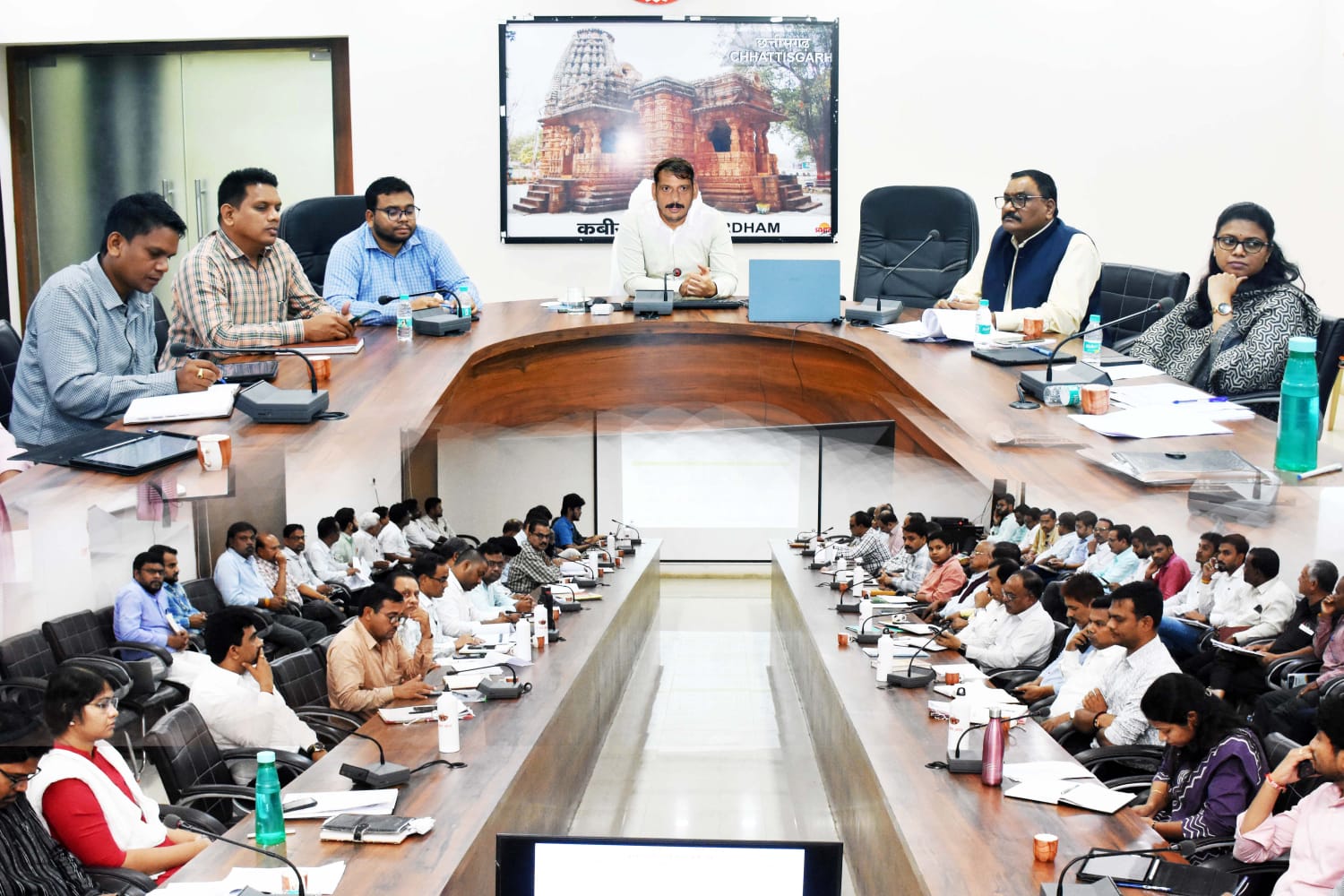 कलेक्टर ने ली समय सीमा की बैठक : समय सीमा में किसानों के शत-प्रतिशत पंजीयन के दिए निर्देश