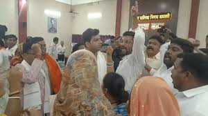 धमतरी :  दो महिला पार्षदों में झूमाझटकी, कांग्रेसी-भाजपाई पार्षद भी भिड़े
