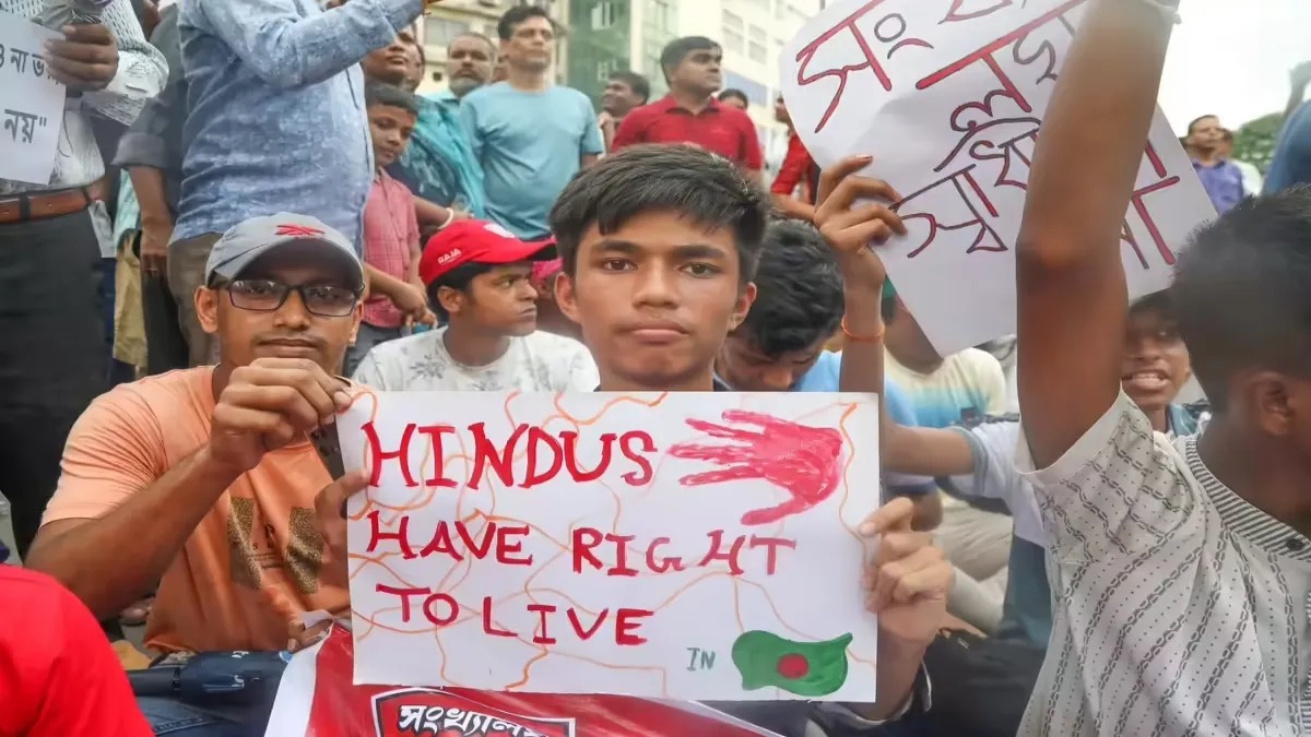  बांग्लादेश में हिंदू छात्र के साथ हैवानियत! बंधक बनाकर पीटा, परिवार से मांगी फिरौती
