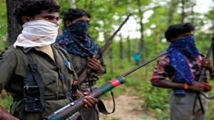 नक्सलियों ने पुलिस कैंप पर किया हमला, दो जवान घायल...
