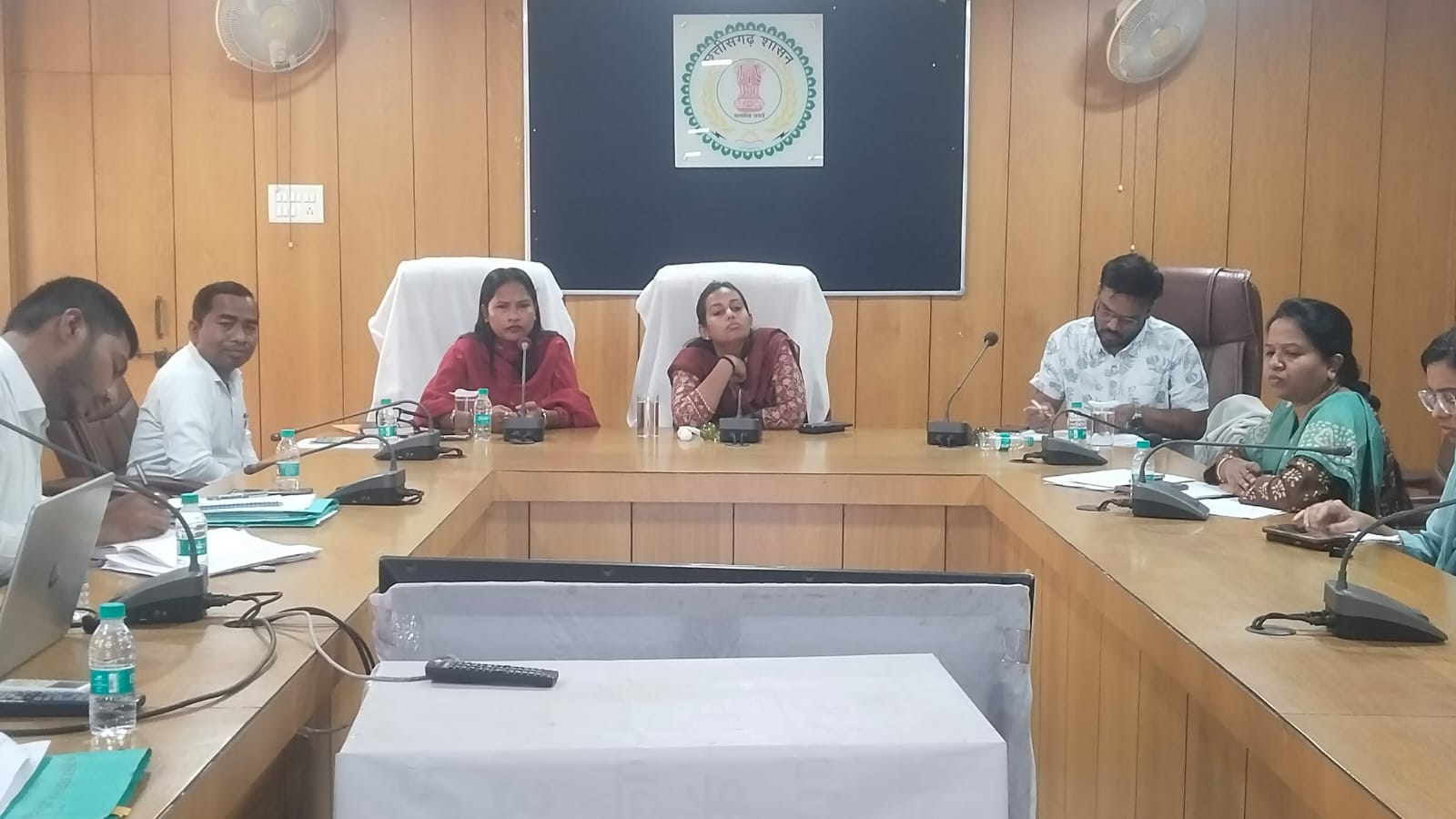 समय-सीमा की बैठक में कलेक्टर ने विभागीय कार्यों की समीक्षा कर दिए सख्त निर्देश