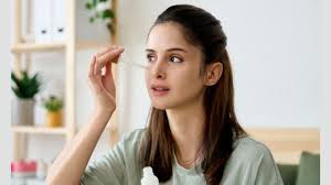 ग्लोइंग स्किन के लिए 5 होममेड फेस सीरम जो देंगे शानदार निखार