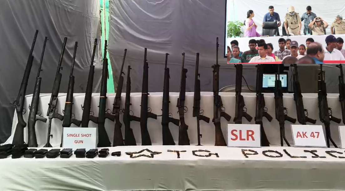 नक्सल मोर्चे पर बड़ा झटका! तेलंगाना में 47 माओवादियों का सामूहिक सरेंडर