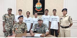 दन्तेवाड़ा जिले में चलाये जा रहे लोन वर्राटू अभियान से प्रभावित होकर 15 माओवादियों ने किया आत्मसमर्पण 
        