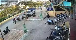  तेज रफ्तार पिकअप ने कई लोगों को रौंदा,ड्राइवर के खिलाफ FIR दर्ज  