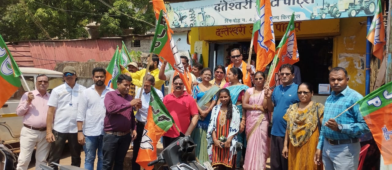 राष्ट्रीय नेतृत्व के निर्देशानुसार किरंदुल भाजपा मंडल द्वारा निकाली गईं ध्वज यात्रा 