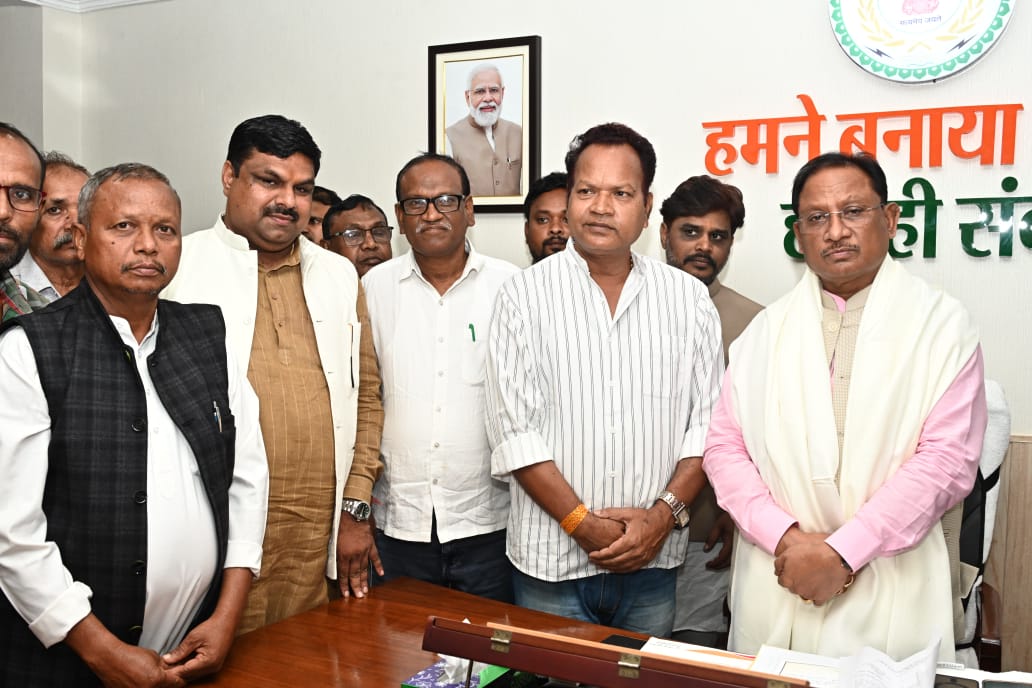 मुख्यमंत्री विष्णु देव साय से मिला छत्तीसगढ़ प्रदेश का यादव समाज 