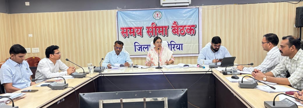 सुशासन तिहार की समीक्षा बैठक में कलेक्टर सख्त :योजनाओं को गांव-गांव तक पहुंचाने और आवेदनों के त्वरित निराकरण के दिए निर्देश