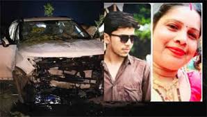 पुल के डिवाइडर से टकराई कार, हादसे में मां-बेटे की मौत