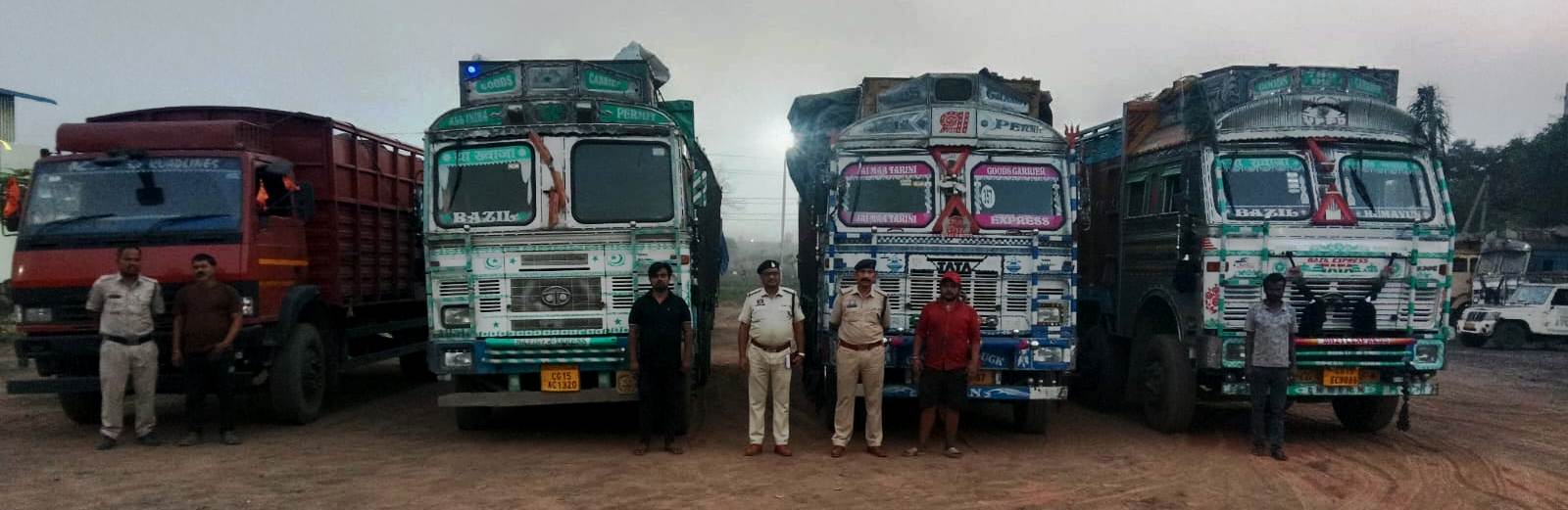 ‘ऑपरेशन प्रहार’ में रायगढ़ पुलिस की बड़ी कार्रवाई: 5 वाहनों से 21 लाख का अवैध कबाड़ जब्त