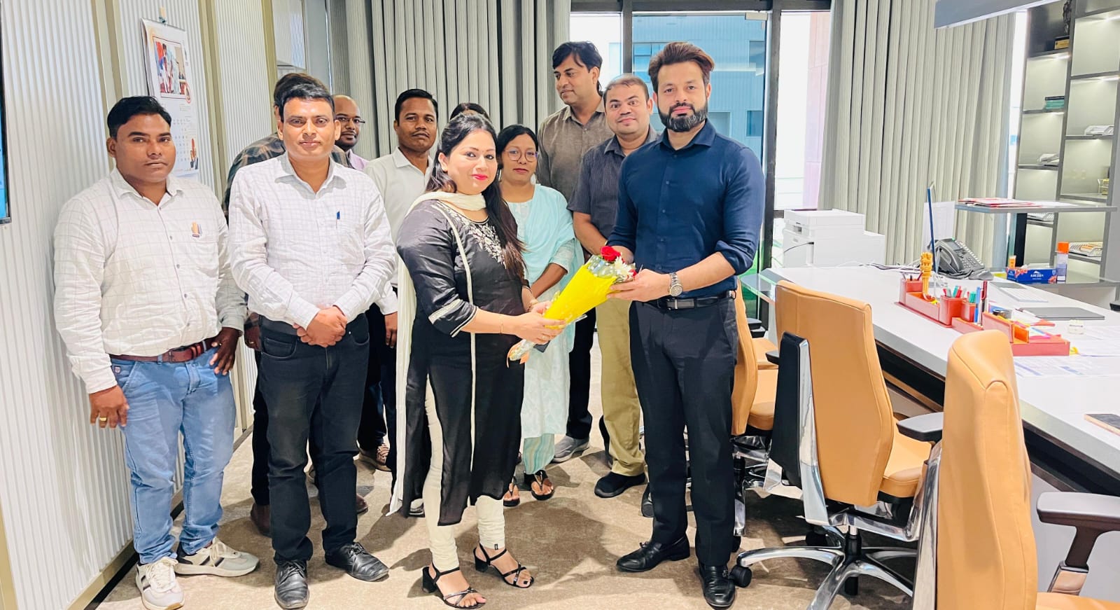 छत्तीसगढ़ राज्य कर अधिकारी संघ ने वेतन मैट्रिक्स लेवल-1(ग्रेड पे ₹4800 )की मांग को लेकर आयुक्त ,राज्य कर को सौंपा ज्ञापन