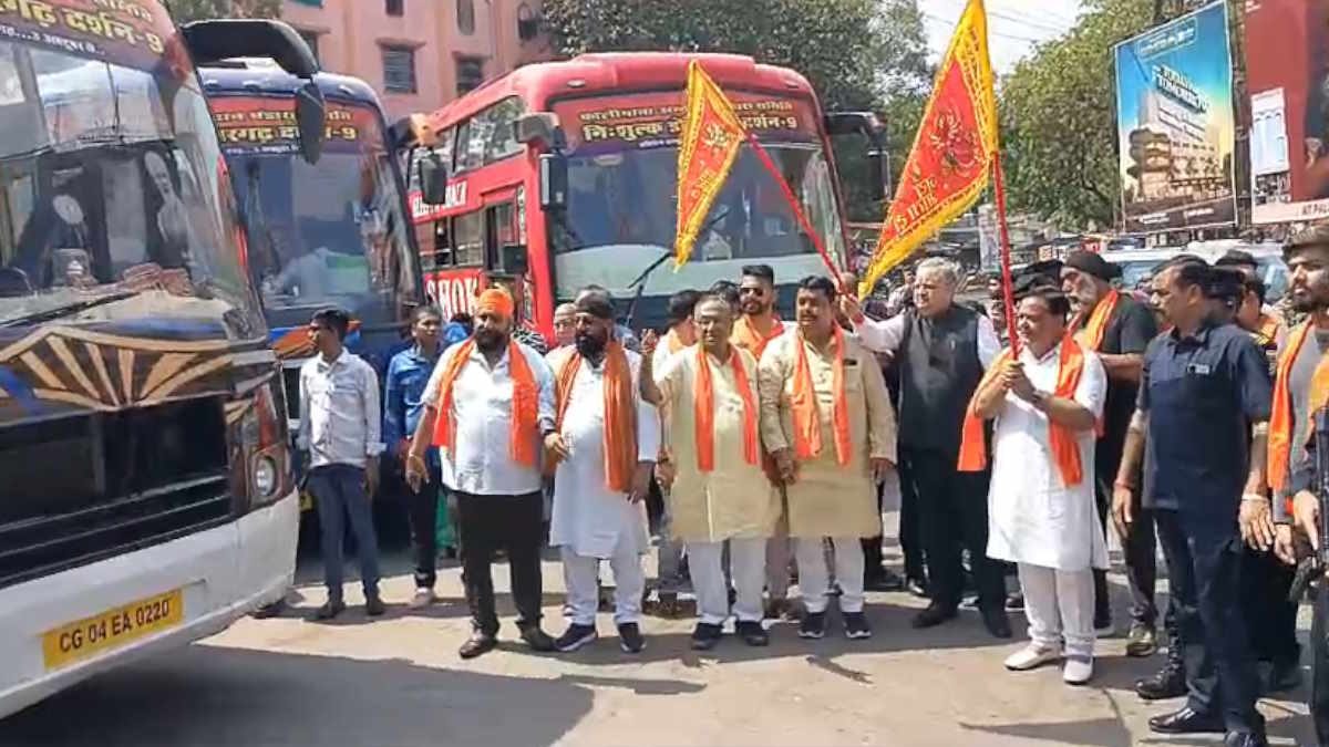 मां बमलेश्वरी के दर्शन करने डोंगरगढ़ के लिए नि:शुल्क बस सेवा, रमन सिंह ने हरी झंडी दिखाकर किया रवाना