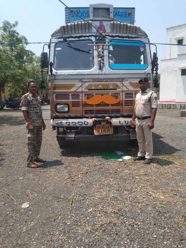 थाना सिंघोडा जिला महासमुंद की कार्यवाही : एक दस चक्का ट्रक क्रमांक CG 04 JB 7168 किमती 2000000 एवं 440 पैकेट बांगर सीमेंट किमती 132000 जप्त