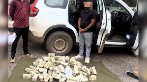 खैरागढ़ छुईखदान गंडई जिले में चेकिंग के दौरान पुलिस को स्कॉर्पियो कार से बड़ी मात्रा में कैश बरामद 