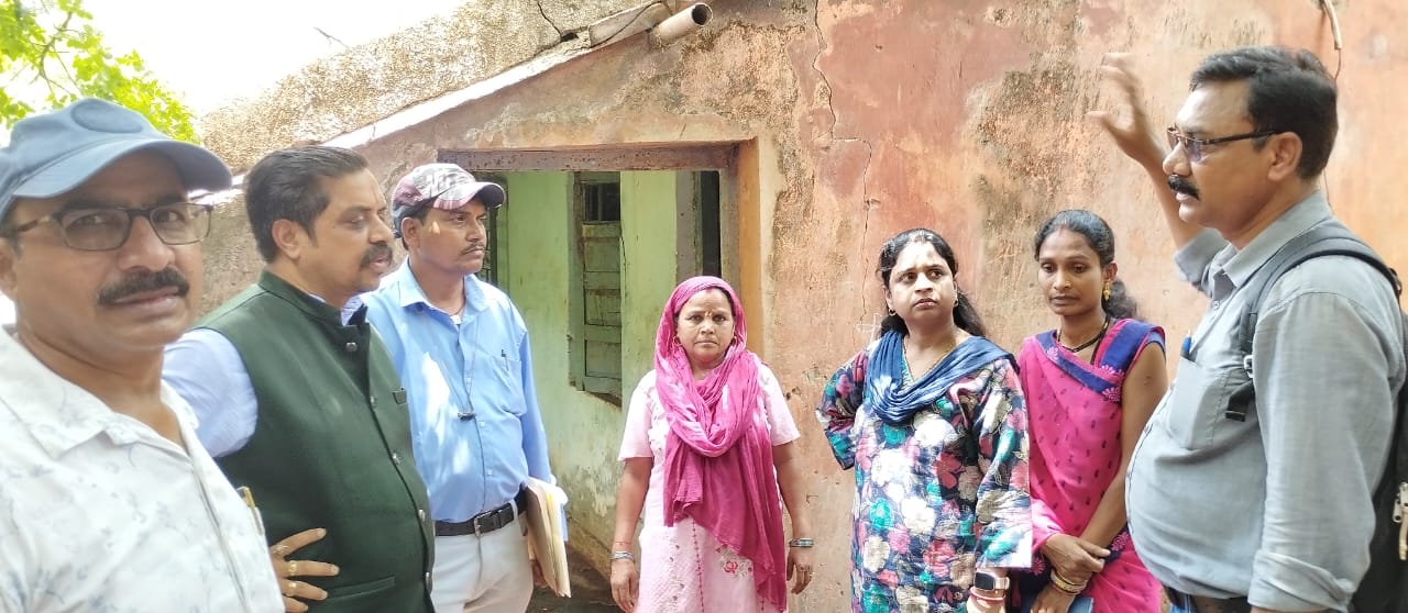 किरन्दुल नगरपालिका की टीम ने कोड़ेंनार क्रमांक 01 स्कूल का किया निरीक्षण