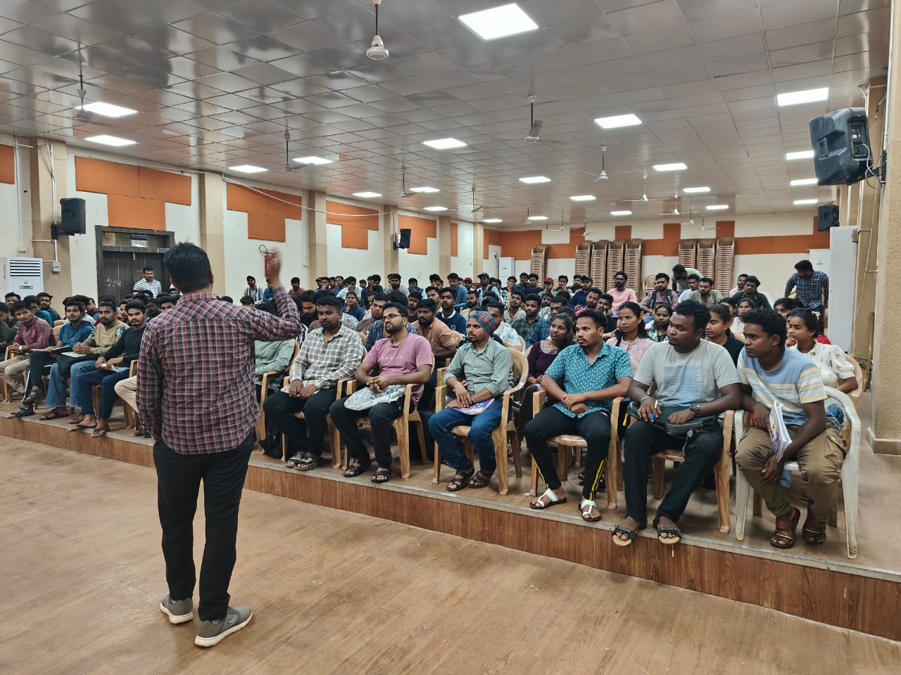 बीआईओपी स्कूल में जिला प्रशासन के सहयोग से कोचिंग का शुभारंभ, 300 से अधिक युवाओं ने लिया प्रशिक्षण 