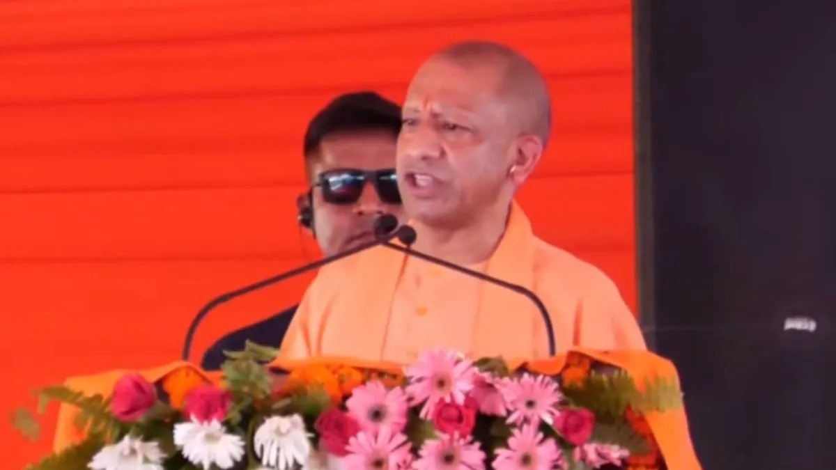 पेपर लीक पर मचे बवाल के बीच CM योगी का कांग्रेस-सपा पर बड़ा हमला, बोले- युवाओं का भविष्य बर्बाद करने वाले आज बहा रहे घड़ियाली आंसू