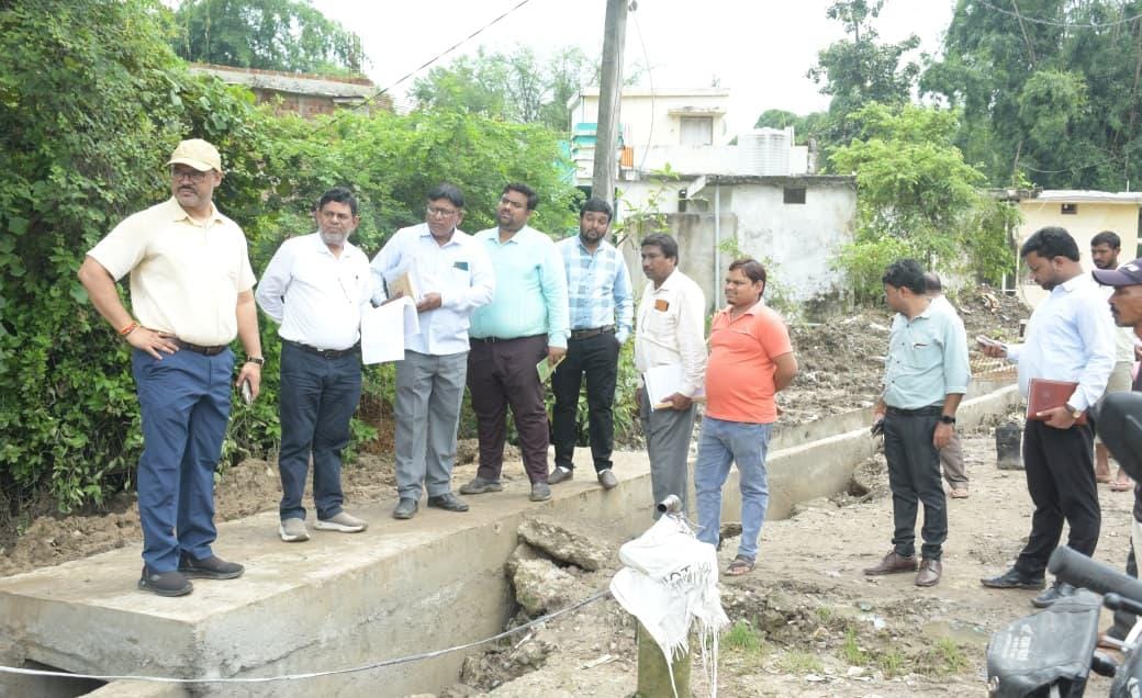 कलेक्टर ने नगरपालिका अंतर्गत चल रहे निर्माण कार्यों का किया निरीक्षण