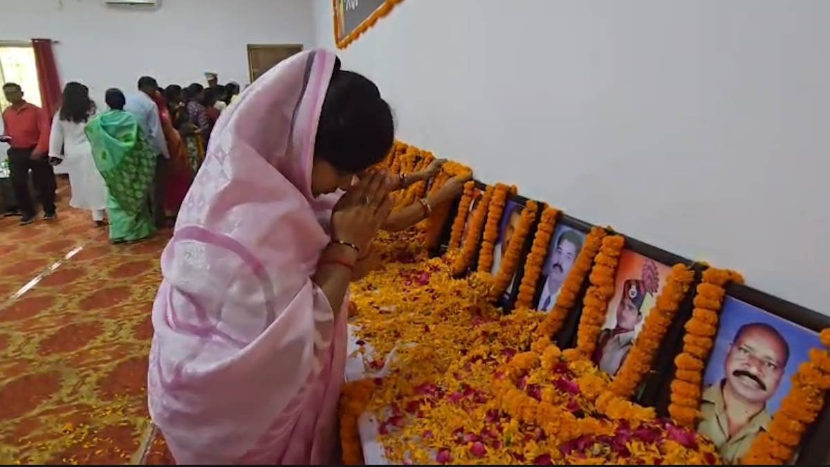  देश नहीं भूलेगा यह बलिदान! SP विनोद चौबे सहित 29 शहीदों को अश्रुपूर्ण श्रद्धांजलि
